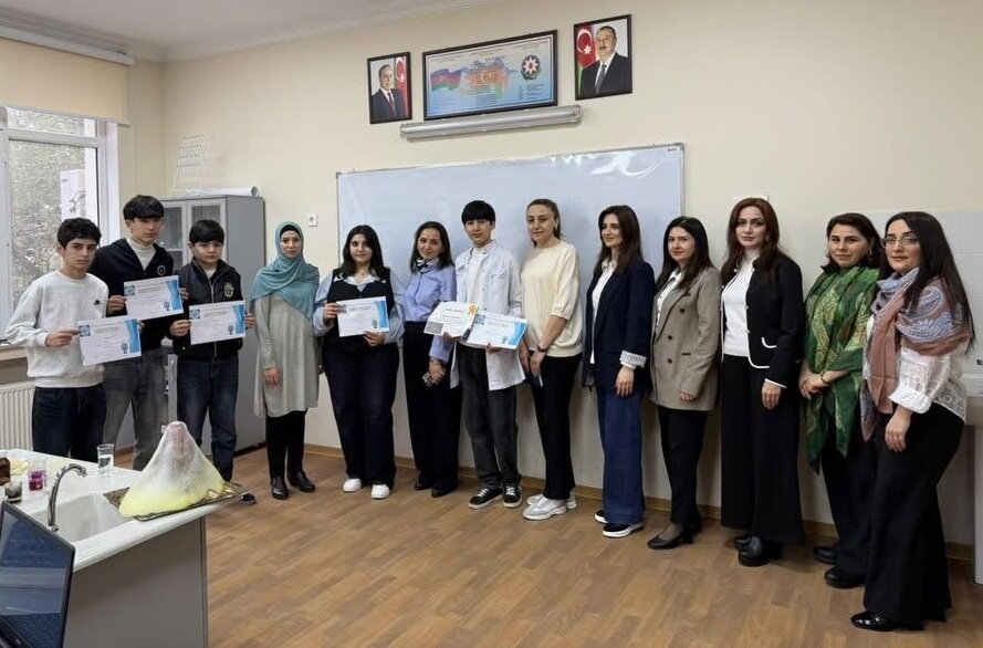 “Tektonik proseslər və kimyəvi reaksiyalar “ mövzusunda laboratoriya dərsi təşkil edilib